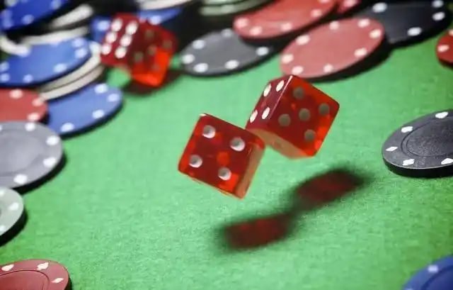 bmk88 slot တွင် ကစားသမားများ အနိုင်ရရှိပြီး ဝမ်းသာနေသောပုံ